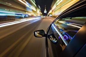 kaiyun开云·官方网站-“泥泞狂飙:雨后赛道的疯狂追逐”,泥泞后面跟什么词