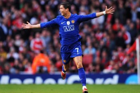 开云体育在线赛事直播-“球迷投票:年度最感动瞬间你支持谁?”,球迷感人故事